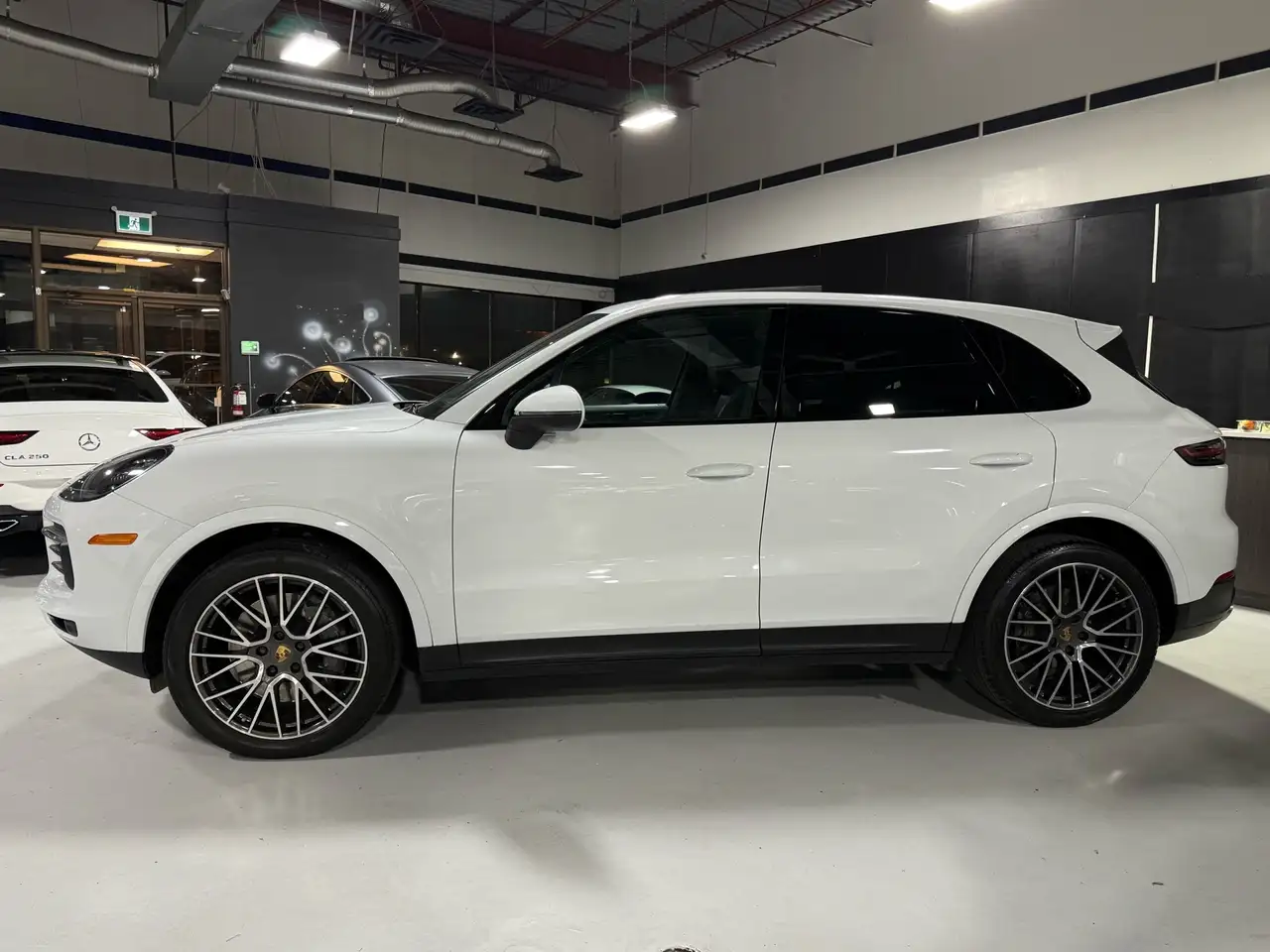 Porsche Cayenne снимка Porsche Cayenne