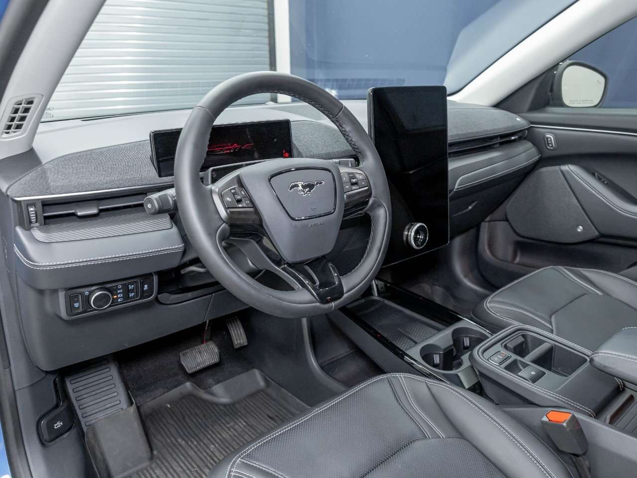 2025 Ford Mustang Mach-E PREMIER EAWD *NAV* REG ADAPT CARPLAY SIÈGES CHAUFF — снимка 1