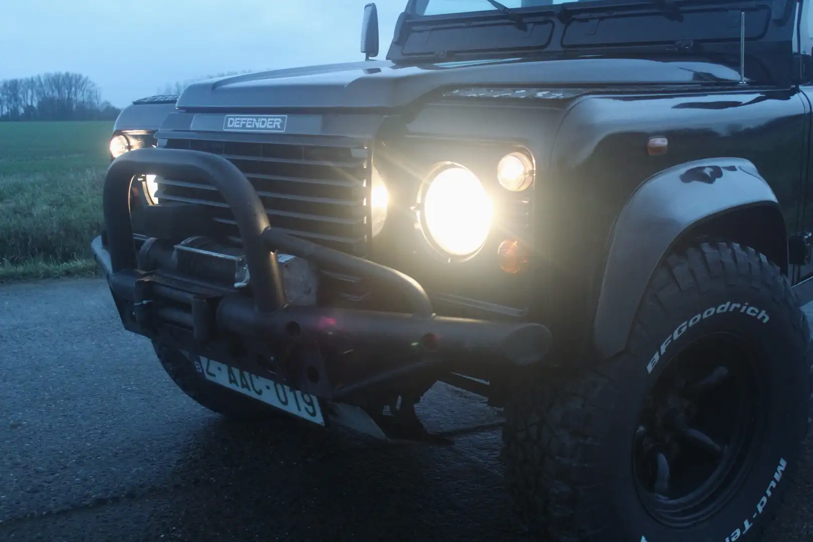Land Rover Defender 110 Station Wagon S || TD5 15P || LV || BTW Wagen Zwart - 2