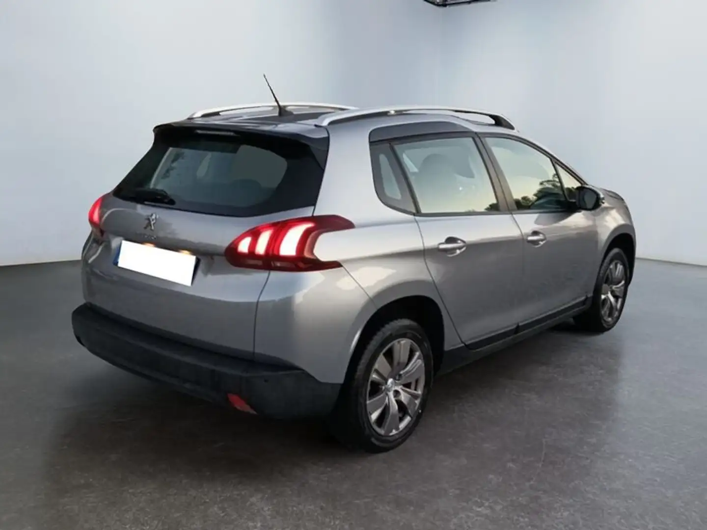 Peugeot 2008 PureTech 82 S&S Active Silber - 2