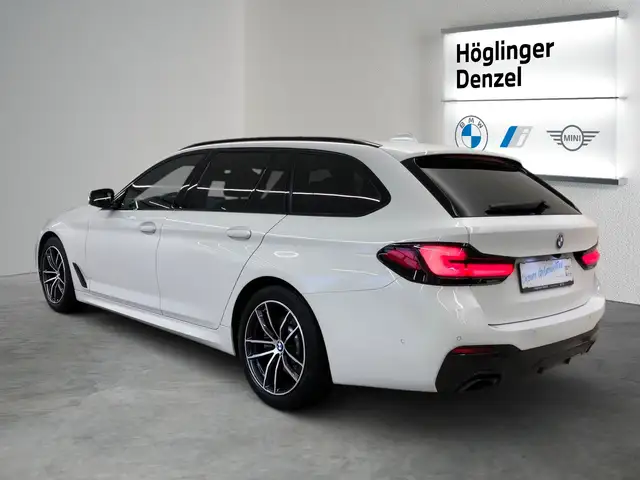 BMW 5 Series view 9