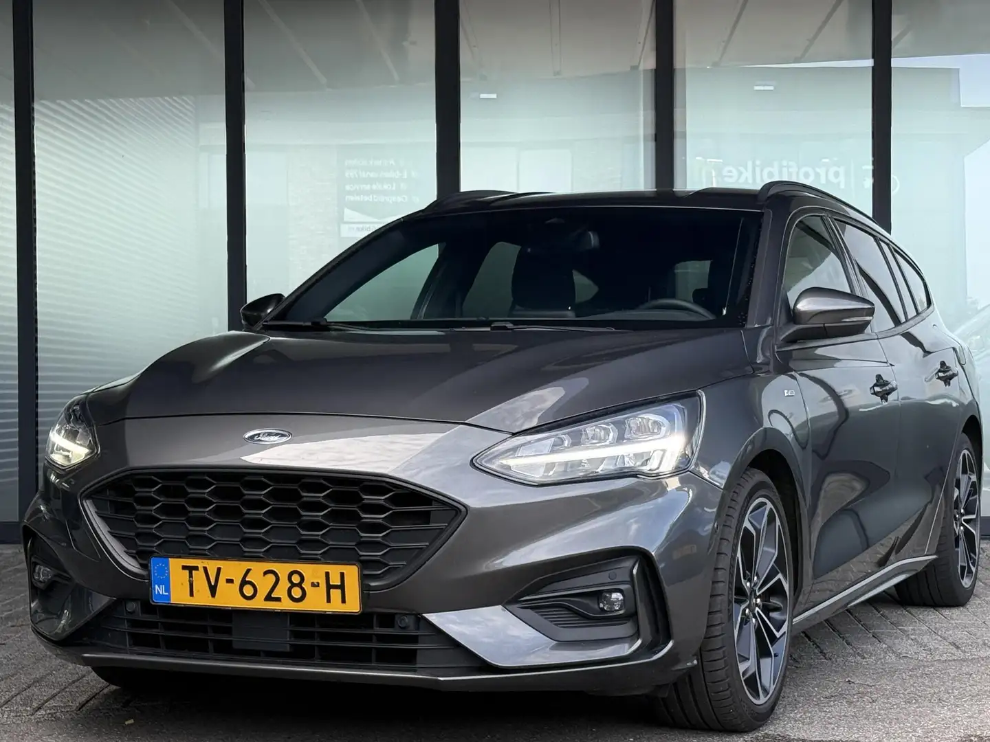 Ford Focus Wagon 1.0 EcoBoost ST Line Business 18'' LMV | App Grau - 2