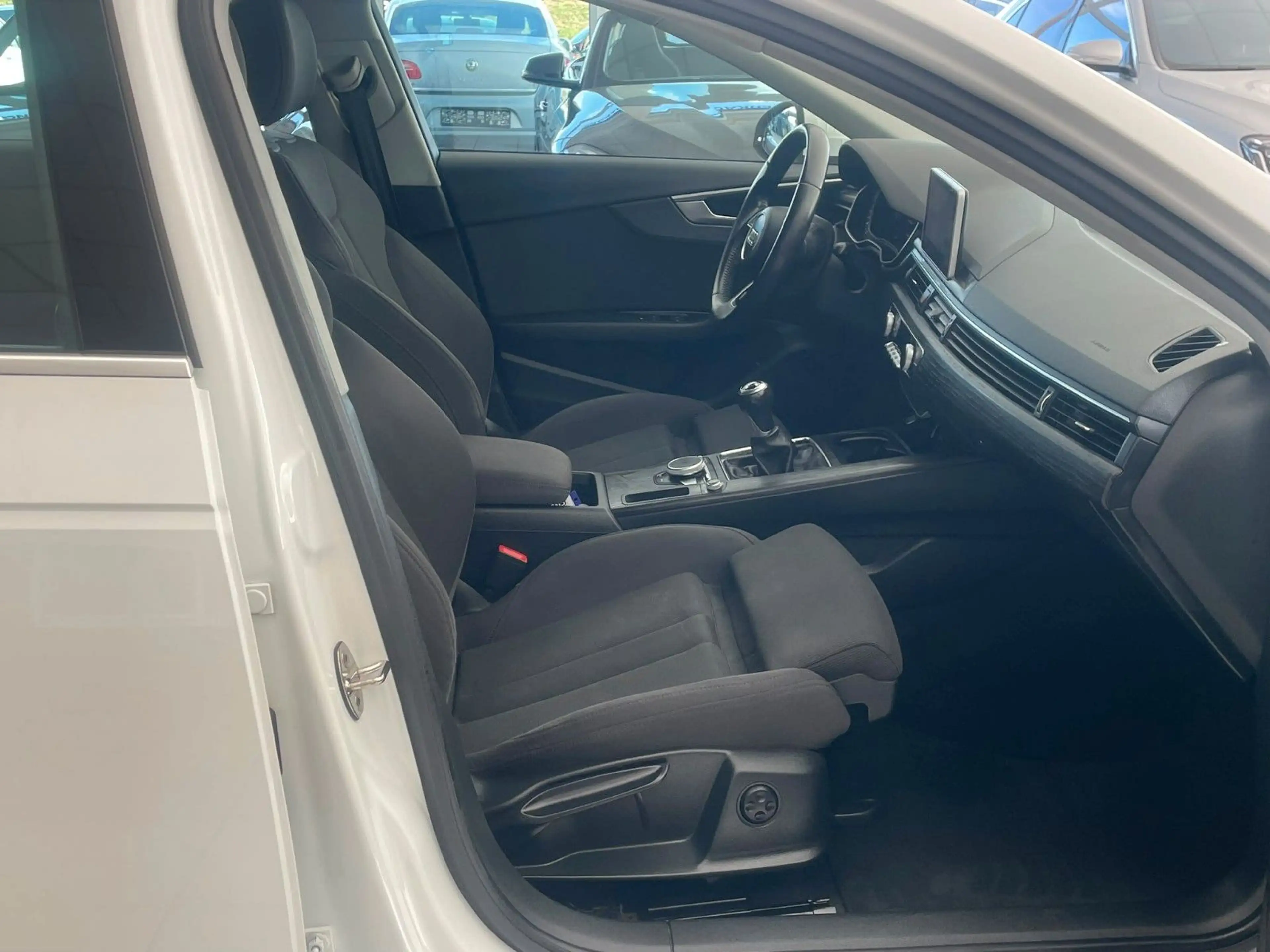 Audi A4 Avant sport+KeylessGO+Scheckheft+Nav+Tempomat — photo 12