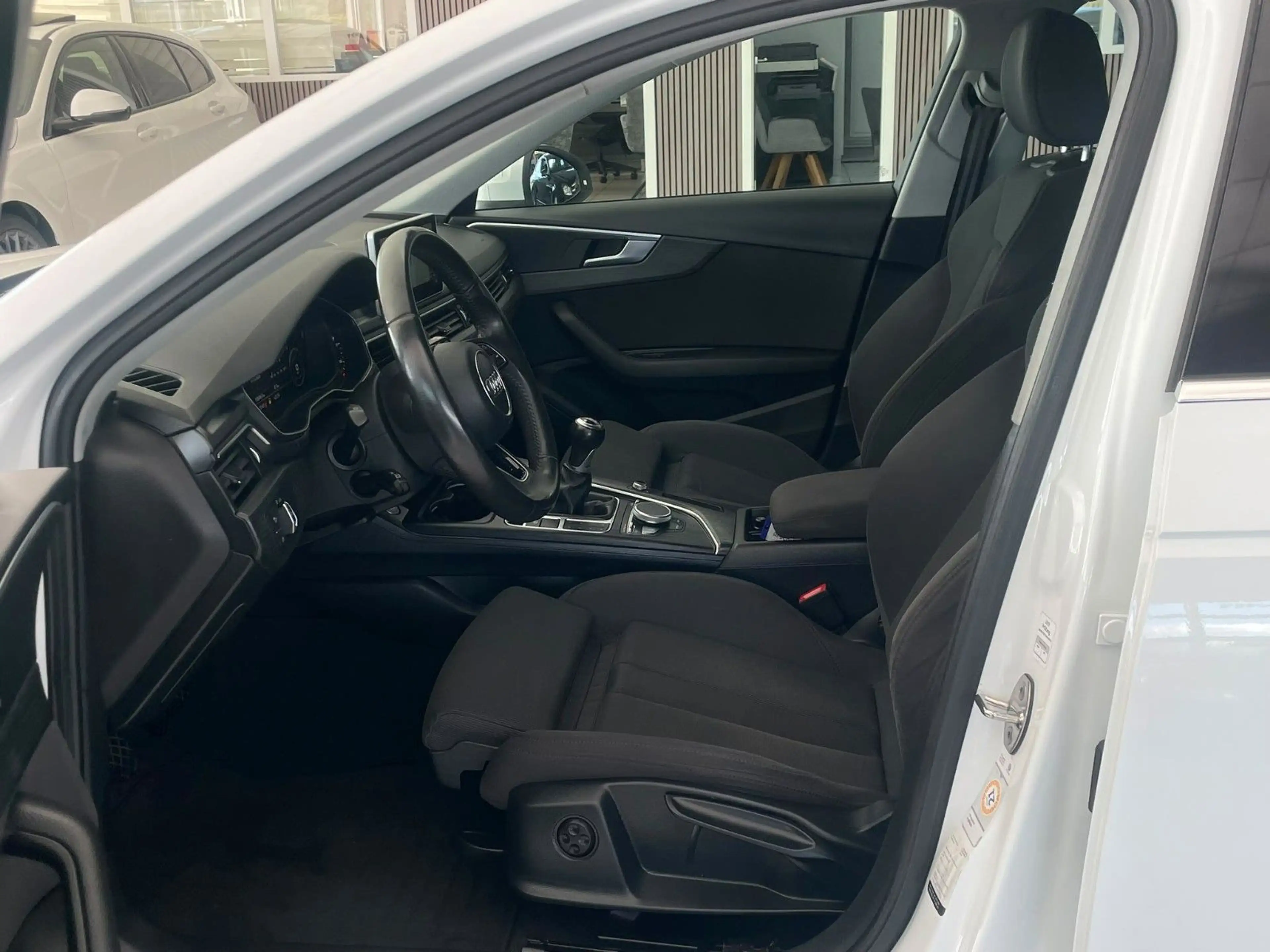 Audi A4 Avant sport+KeylessGO+Scheckheft+Nav+Tempomat — photo 7