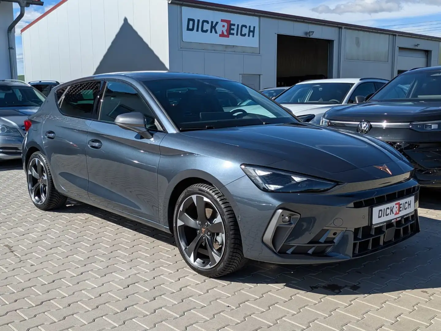 CUPRA Leon 1.5 eTSI EDGE DSG*ACC*KAM*18"5JGARANTIE Grau - 1