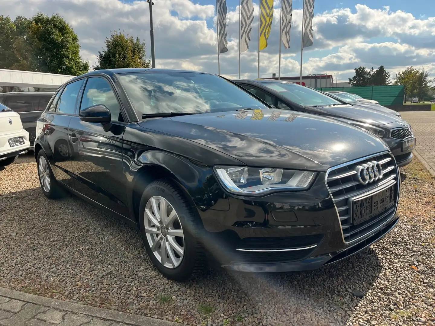 Audi A3 1.2 TSI Sportback attraction Schwarz - 2