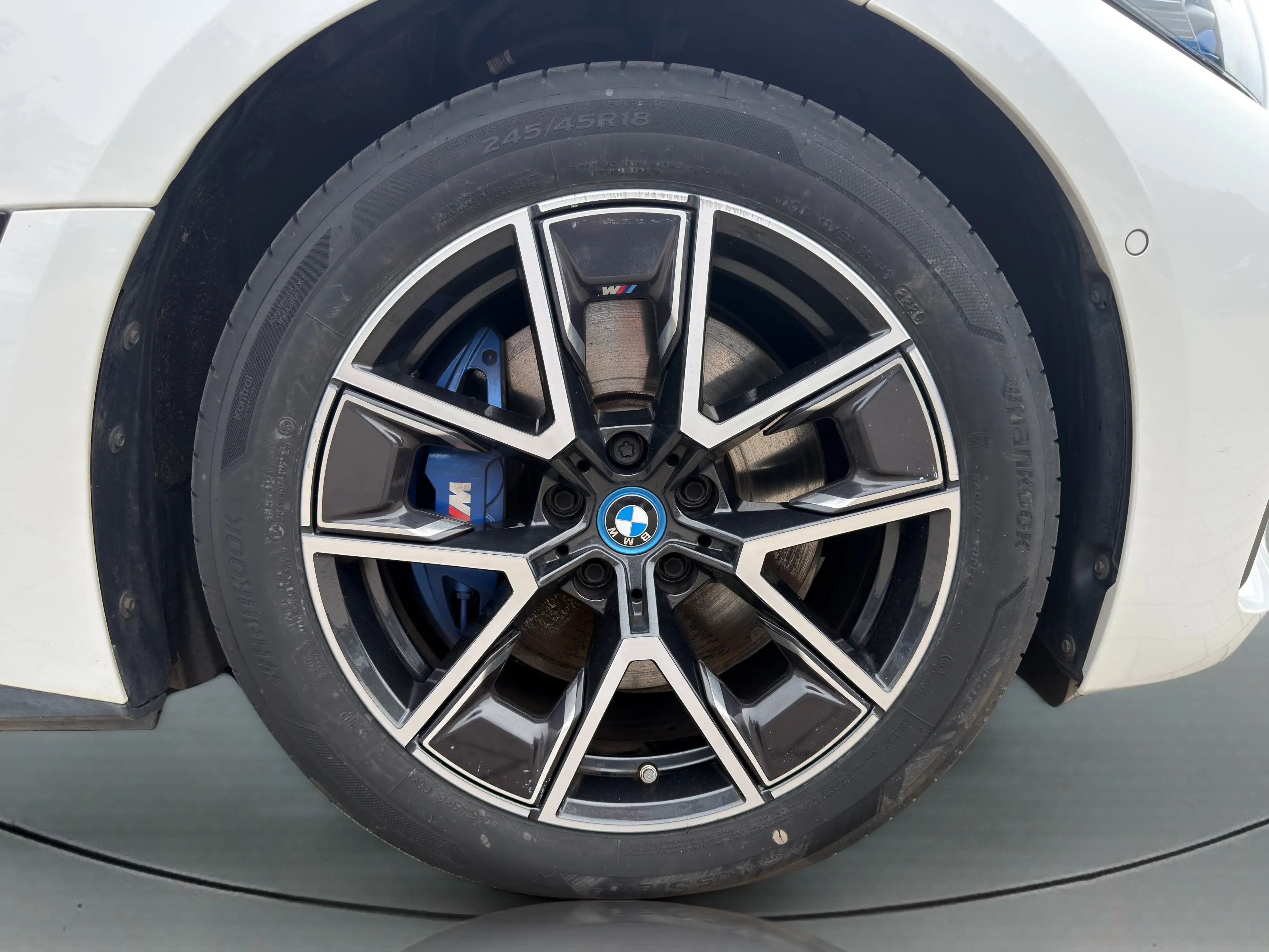 BMW i4 M50 — photo 10