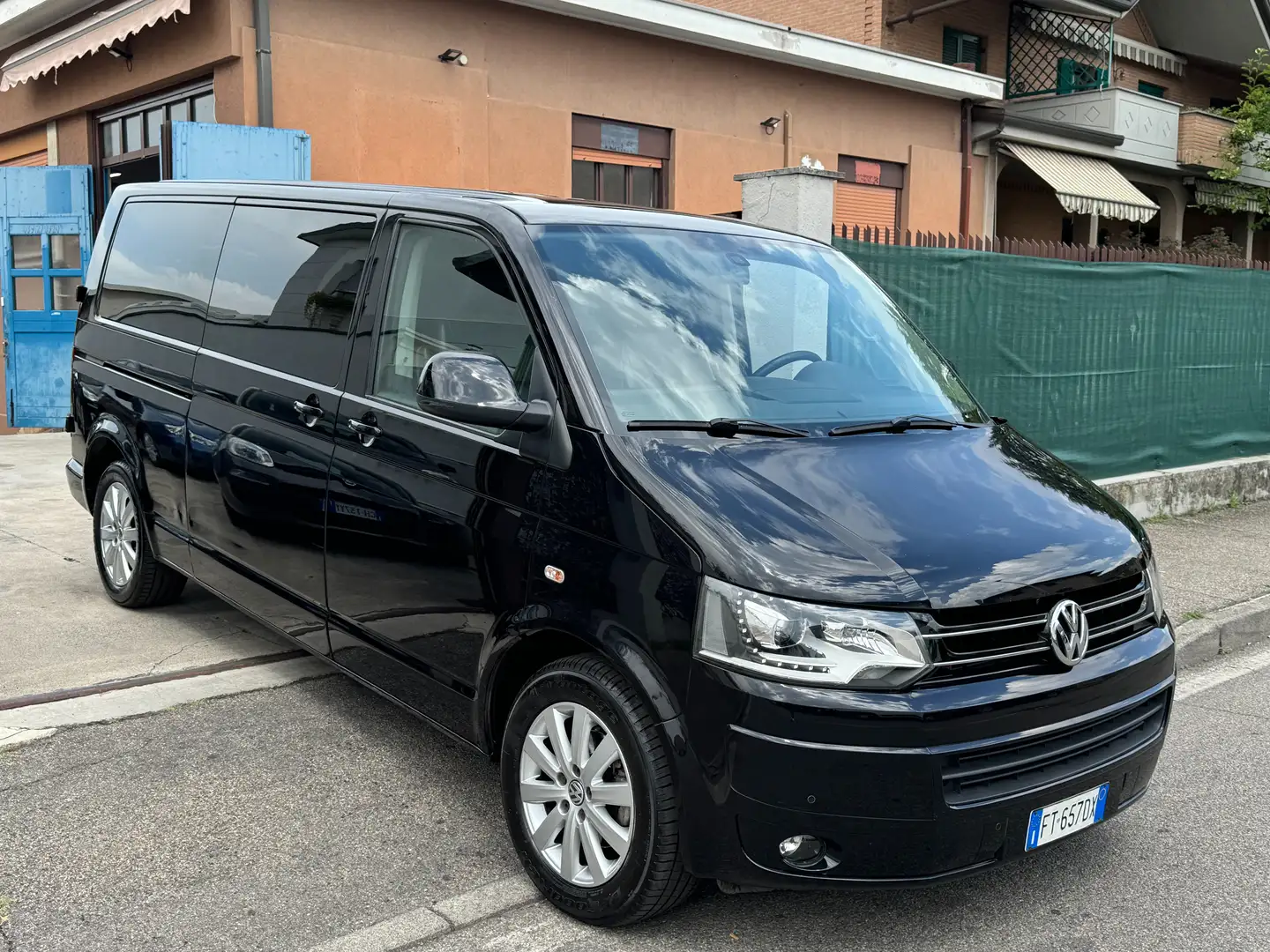 Volkswagen T5 Caravelle 2.0 TDI*7 POSTI*AUTOMATICO*PELLE*GANCIO*XENO* Negru - 1