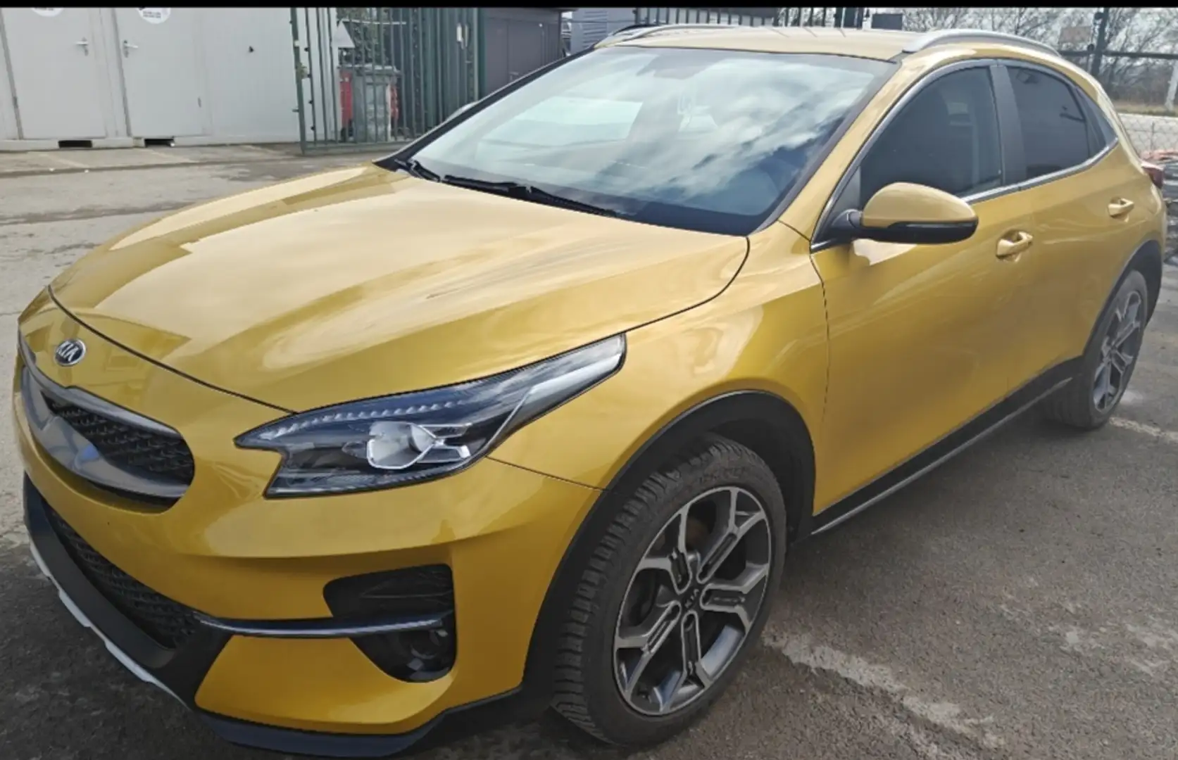 Kia XCeed More 1.0T 120 CV ESSENCE Jaune - 1