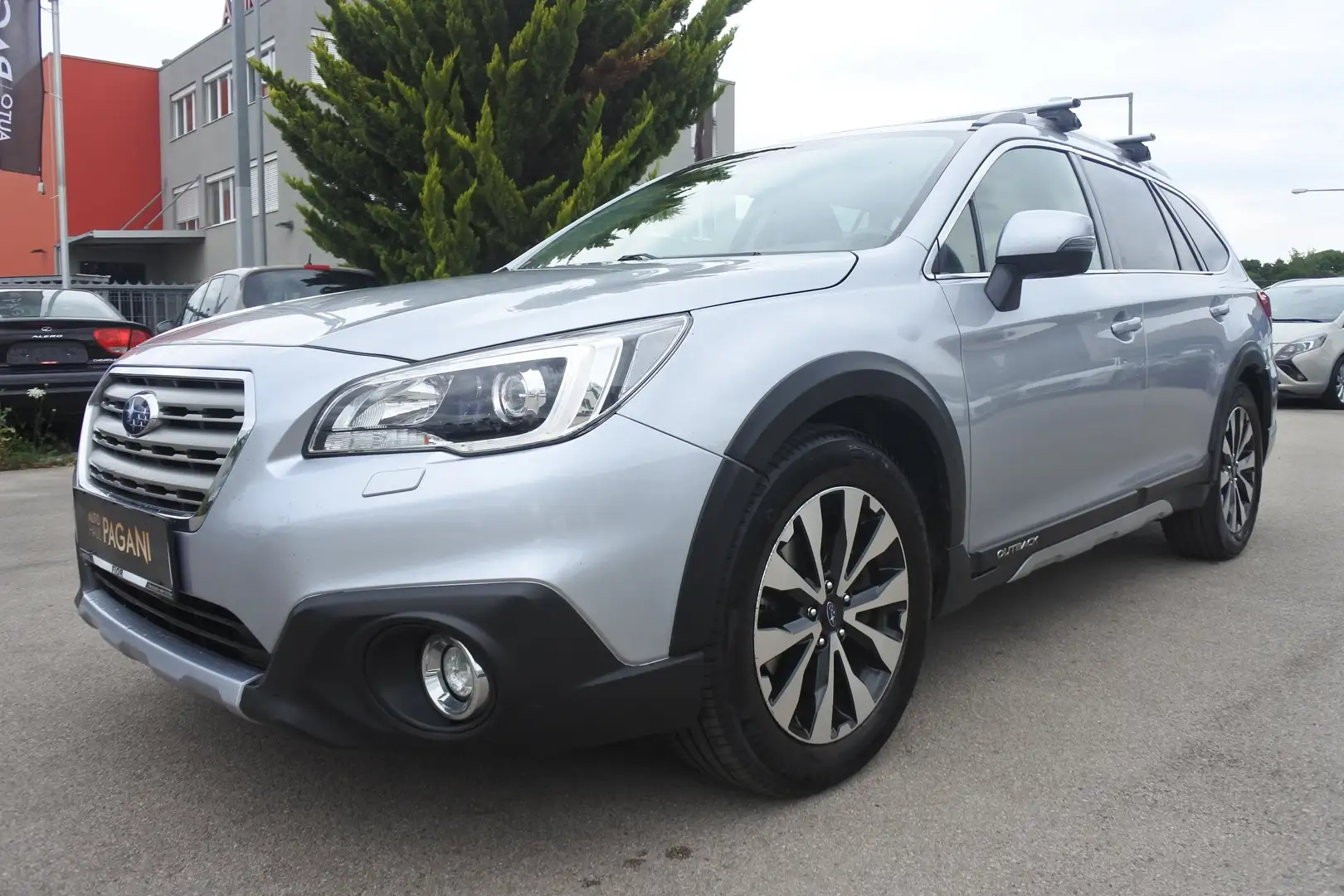 Subaru OUTBACK Touring Wagon 2,0 D Superior AWD CVT Silber - 2
