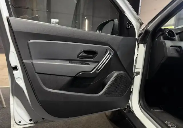 Dacia Duster view 11