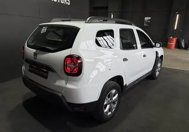 Dacia Duster view 8