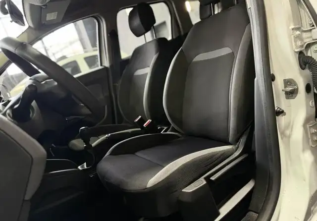 Dacia Duster view 14