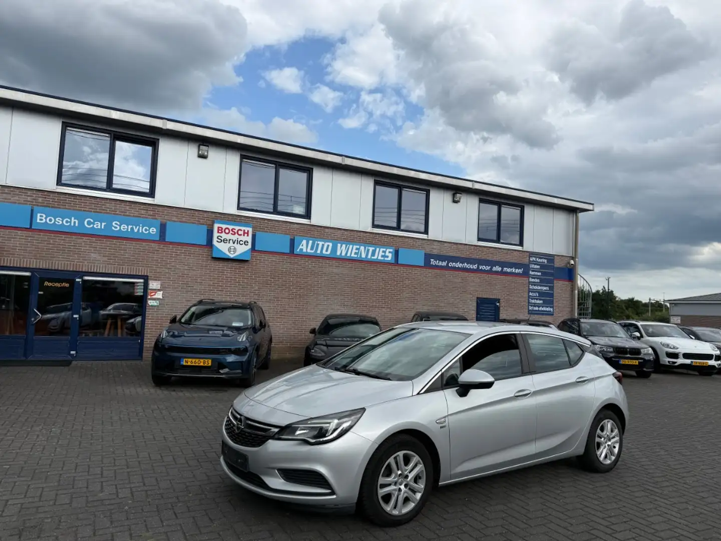 Opel Astra 1.6 Cdti 81kw | 120 Jaar Edition 5-Drs | Airco | N Grijs - 2