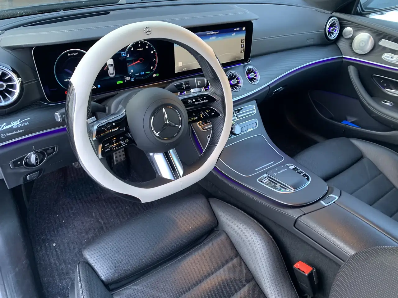 Mercedes-Benz E-Class снимка Mercedes-Benz E-Class