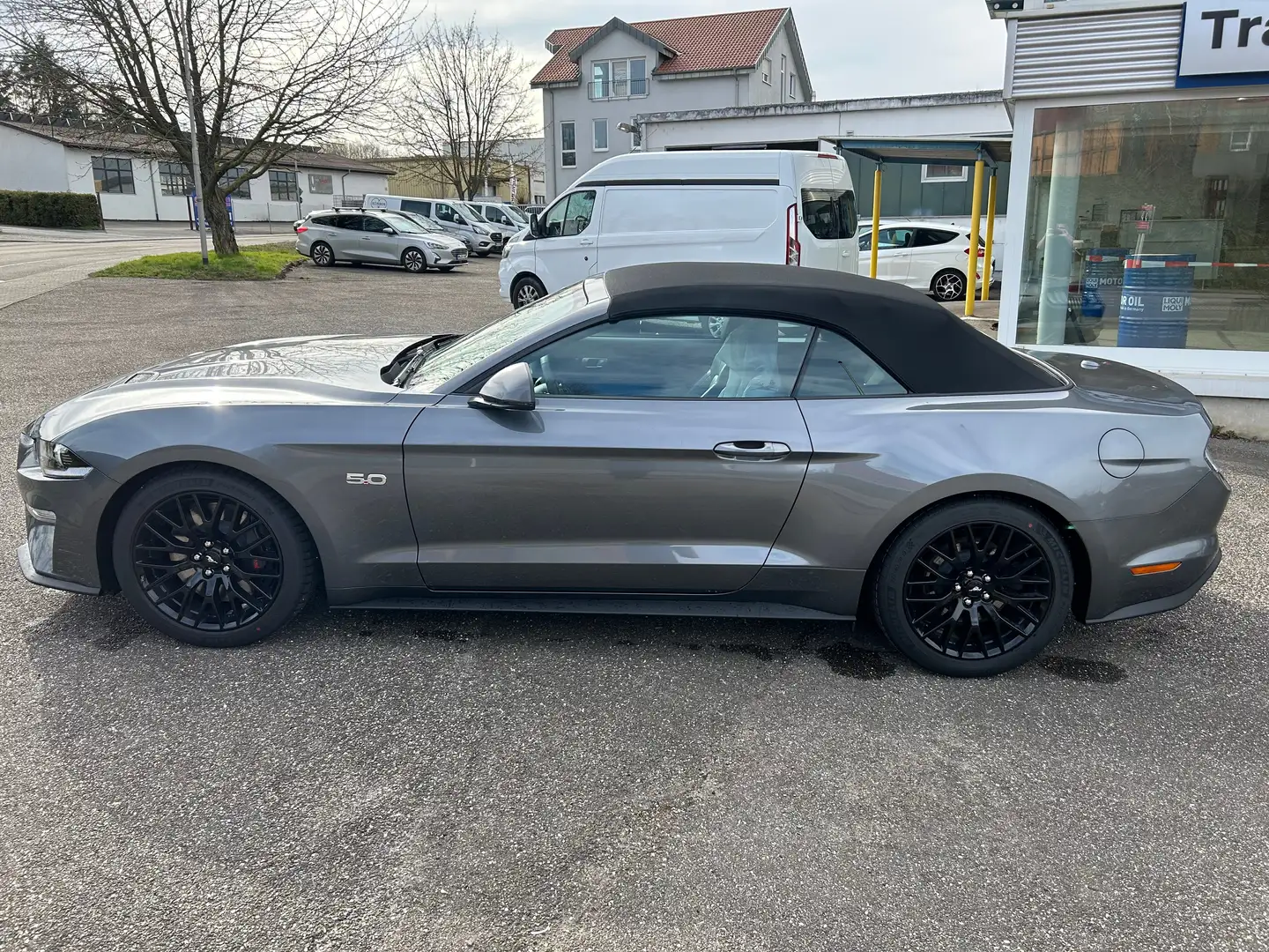 Ford Mustang GT Convertible (CZG) Szary - 2
