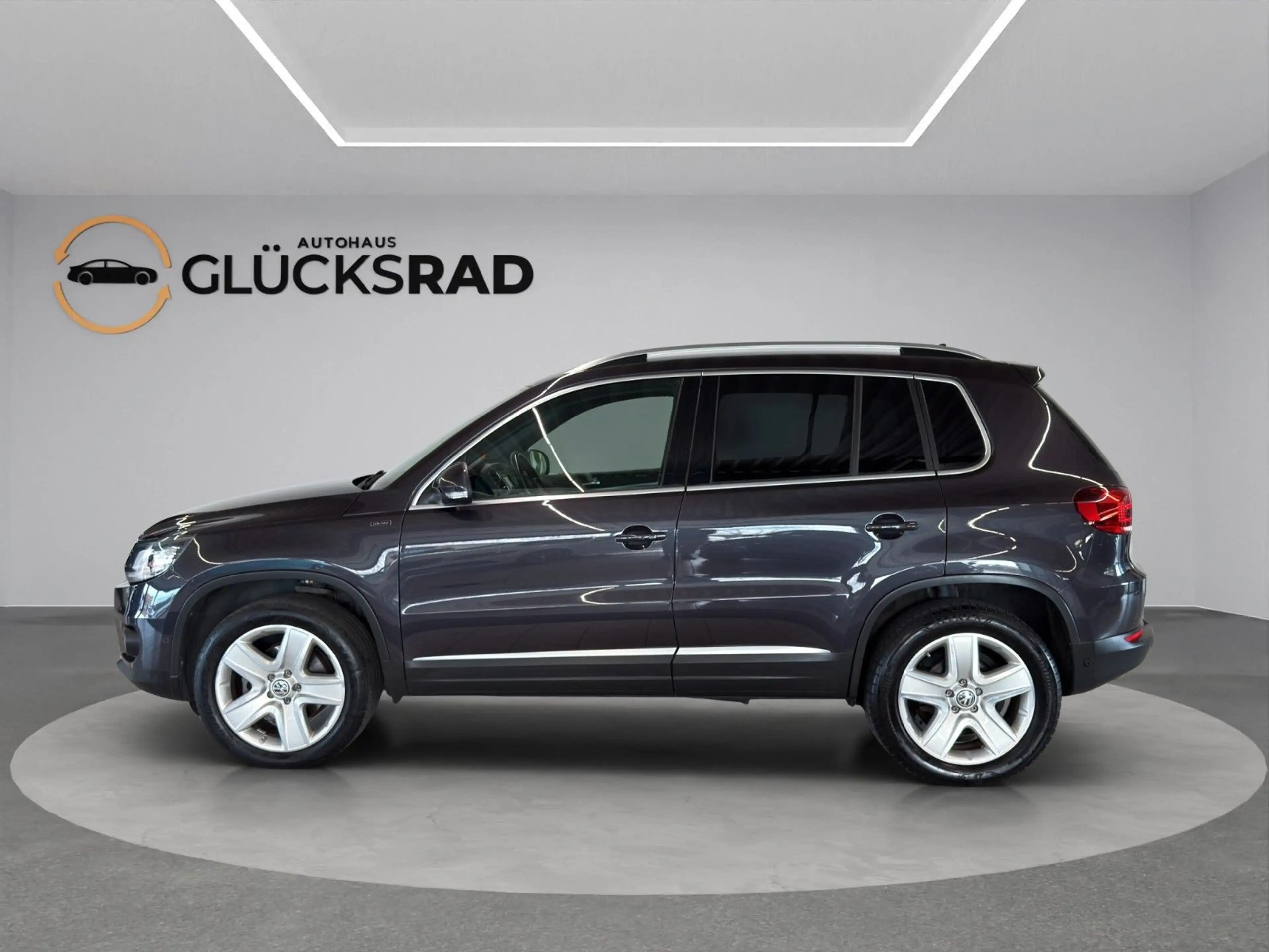 Volkswagen Tiguan 2.0 TDI DSG Lounge 4Motion R-Kam Carplay — photo 2