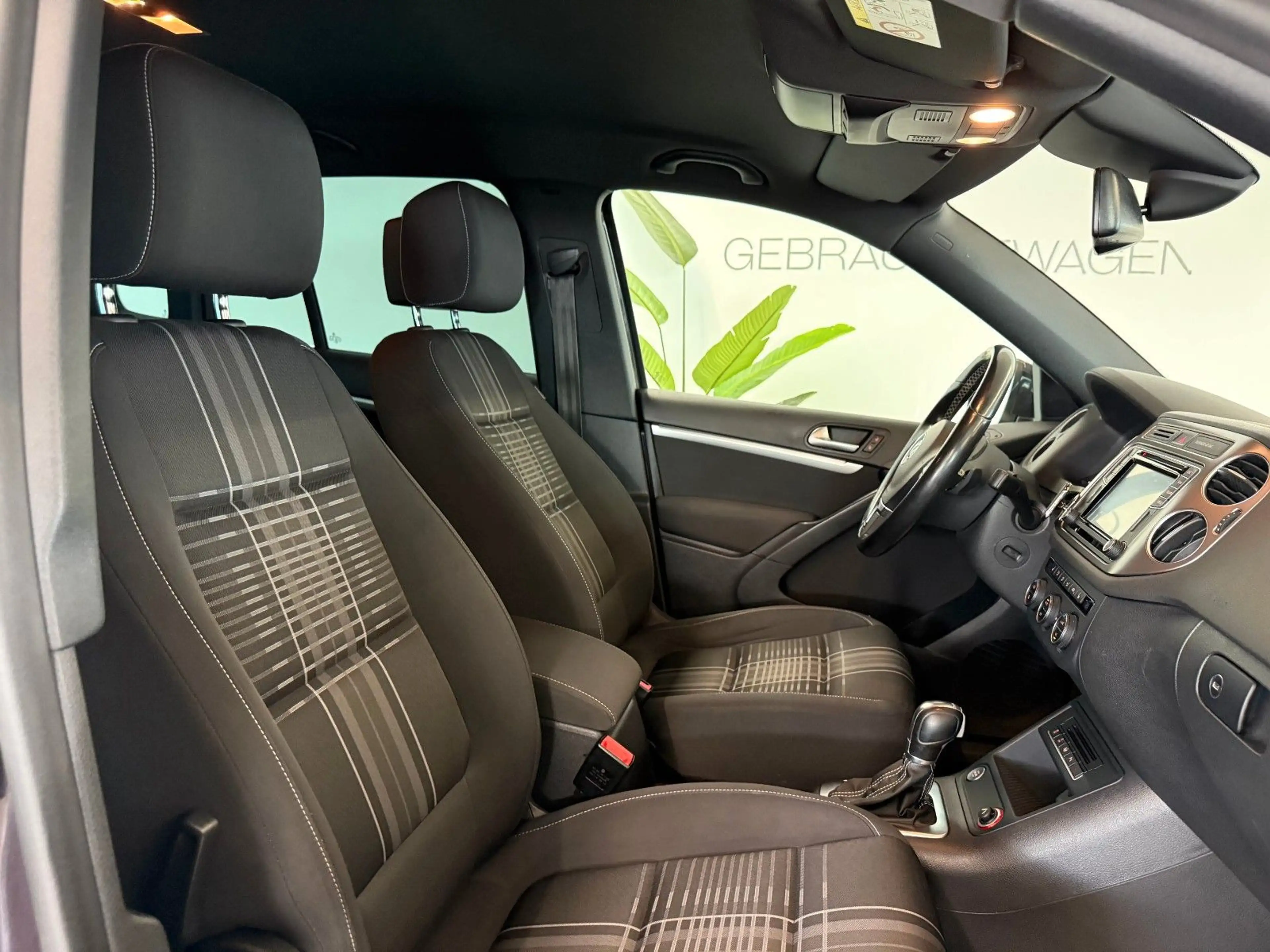 Volkswagen Tiguan 2.0 TDI DSG Lounge 4Motion R-Kam Carplay — photo 14