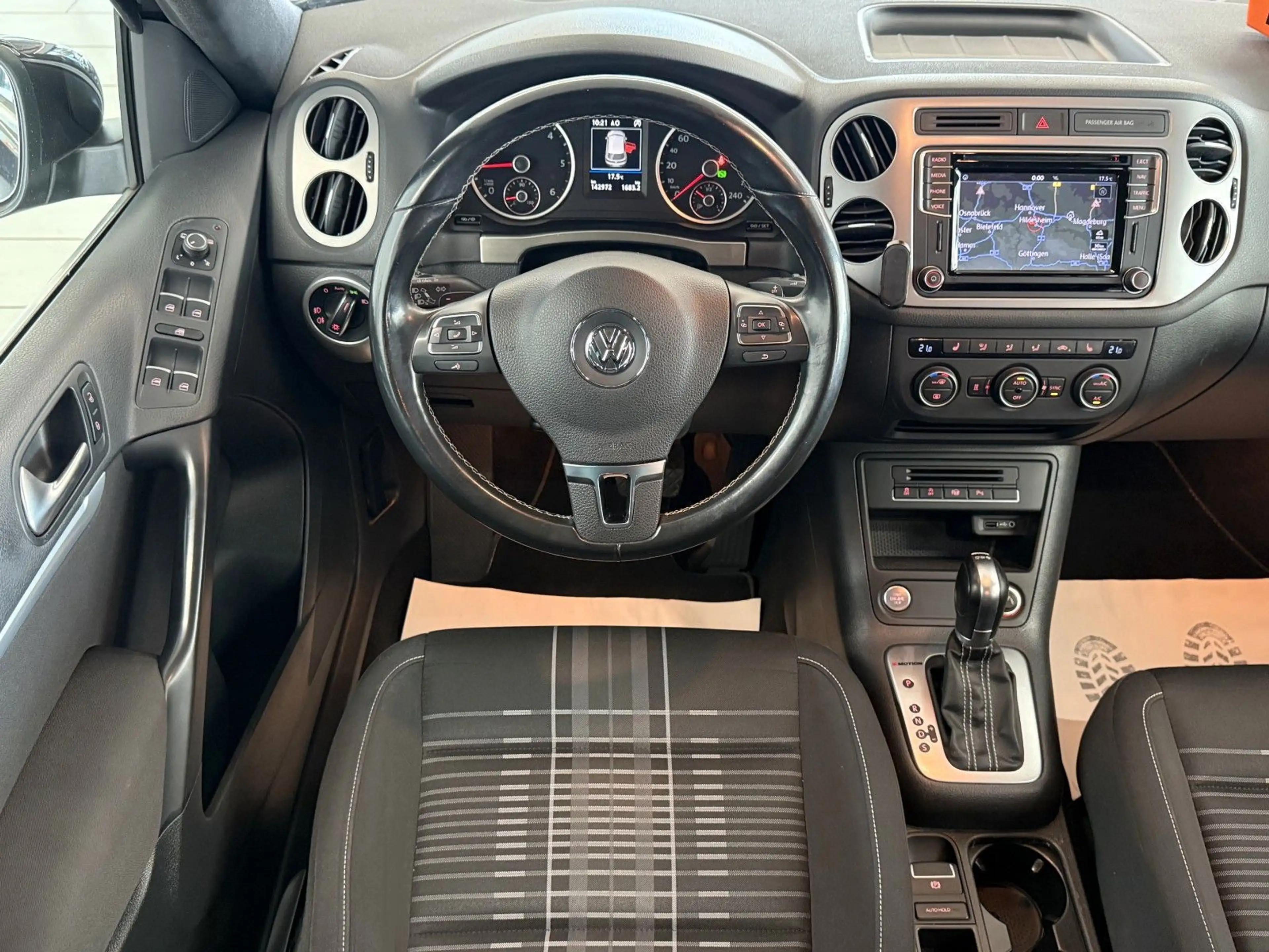 Volkswagen Tiguan 2.0 TDI DSG Lounge 4Motion R-Kam Carplay — photo 4