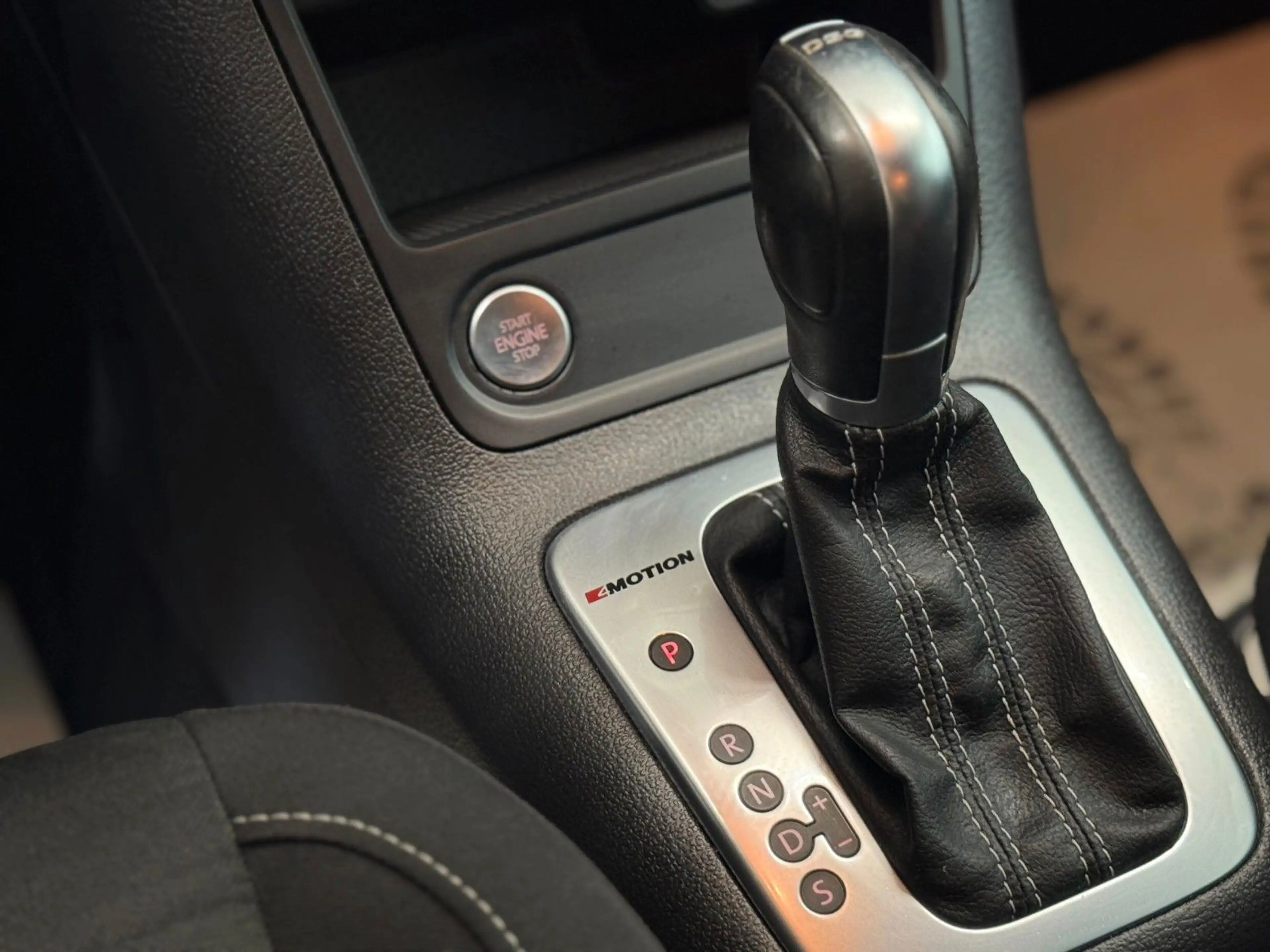 Volkswagen Tiguan 2.0 TDI DSG Lounge 4Motion R-Kam Carplay — photo 15