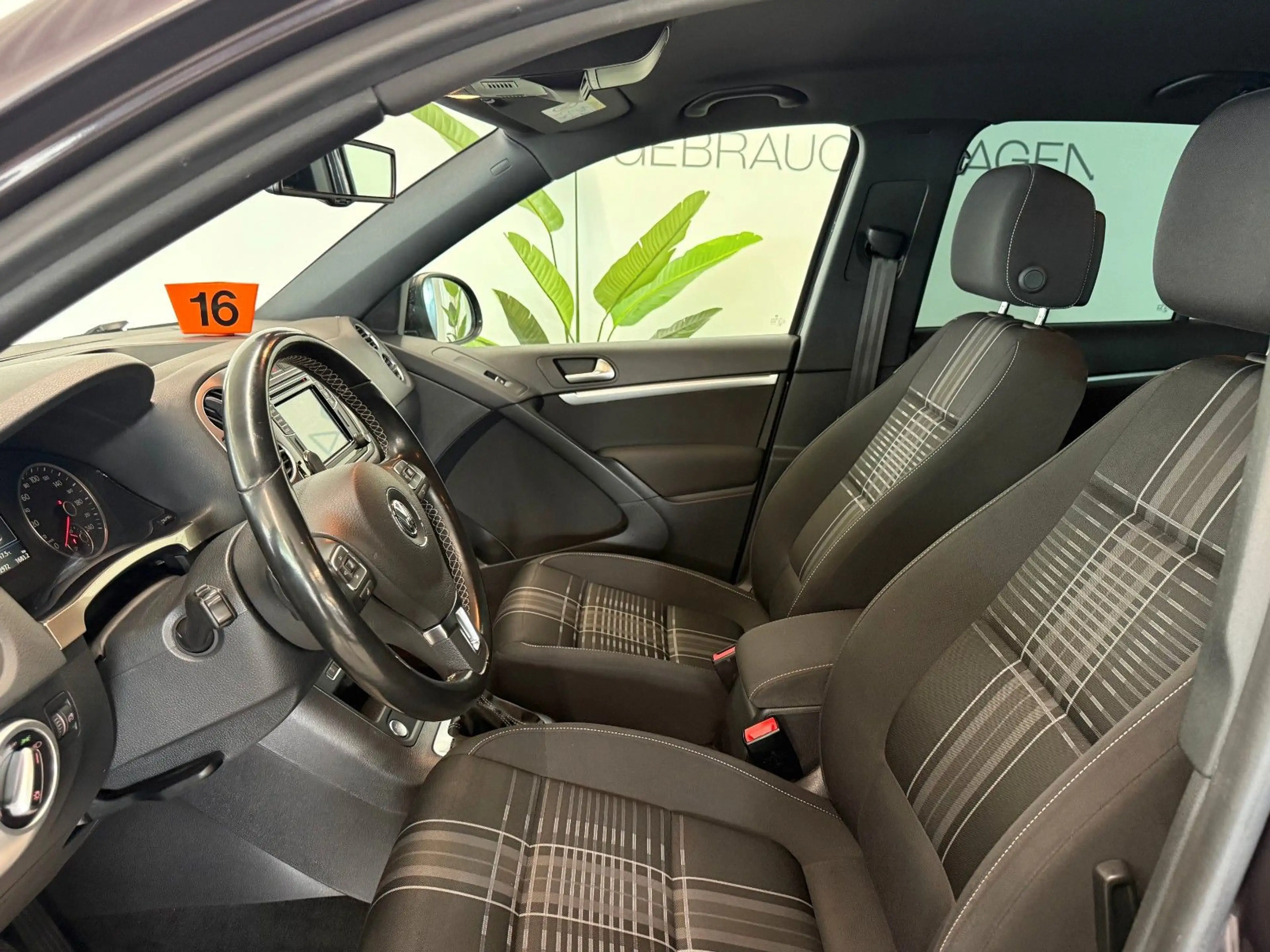 Volkswagen Tiguan 2.0 TDI DSG Lounge 4Motion R-Kam Carplay — photo 6