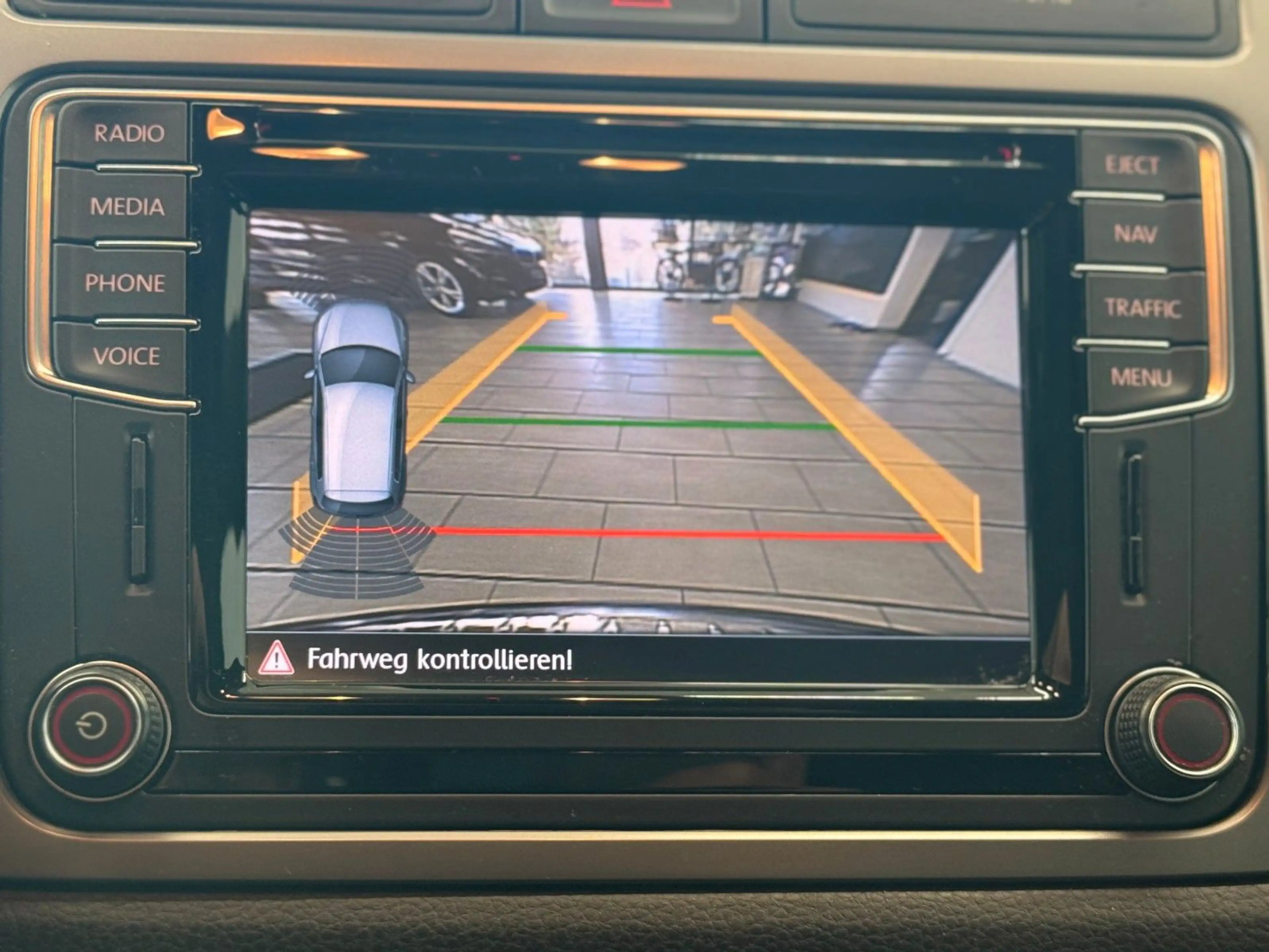 Volkswagen Tiguan 2.0 TDI DSG Lounge 4Motion R-Kam Carplay — photo 12