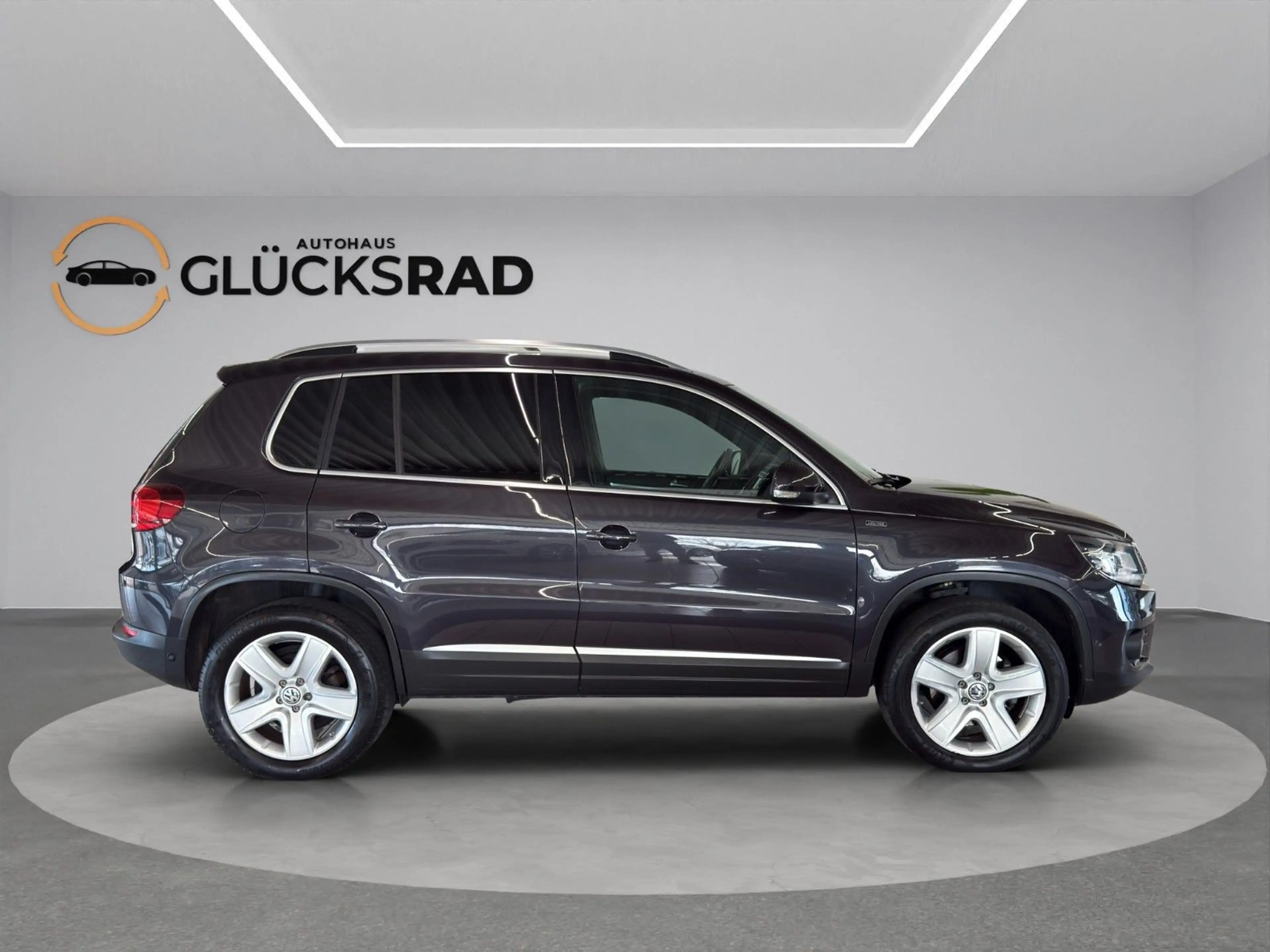 Volkswagen Tiguan 2.0 TDI DSG Lounge 4Motion R-Kam Carplay — photo 9
