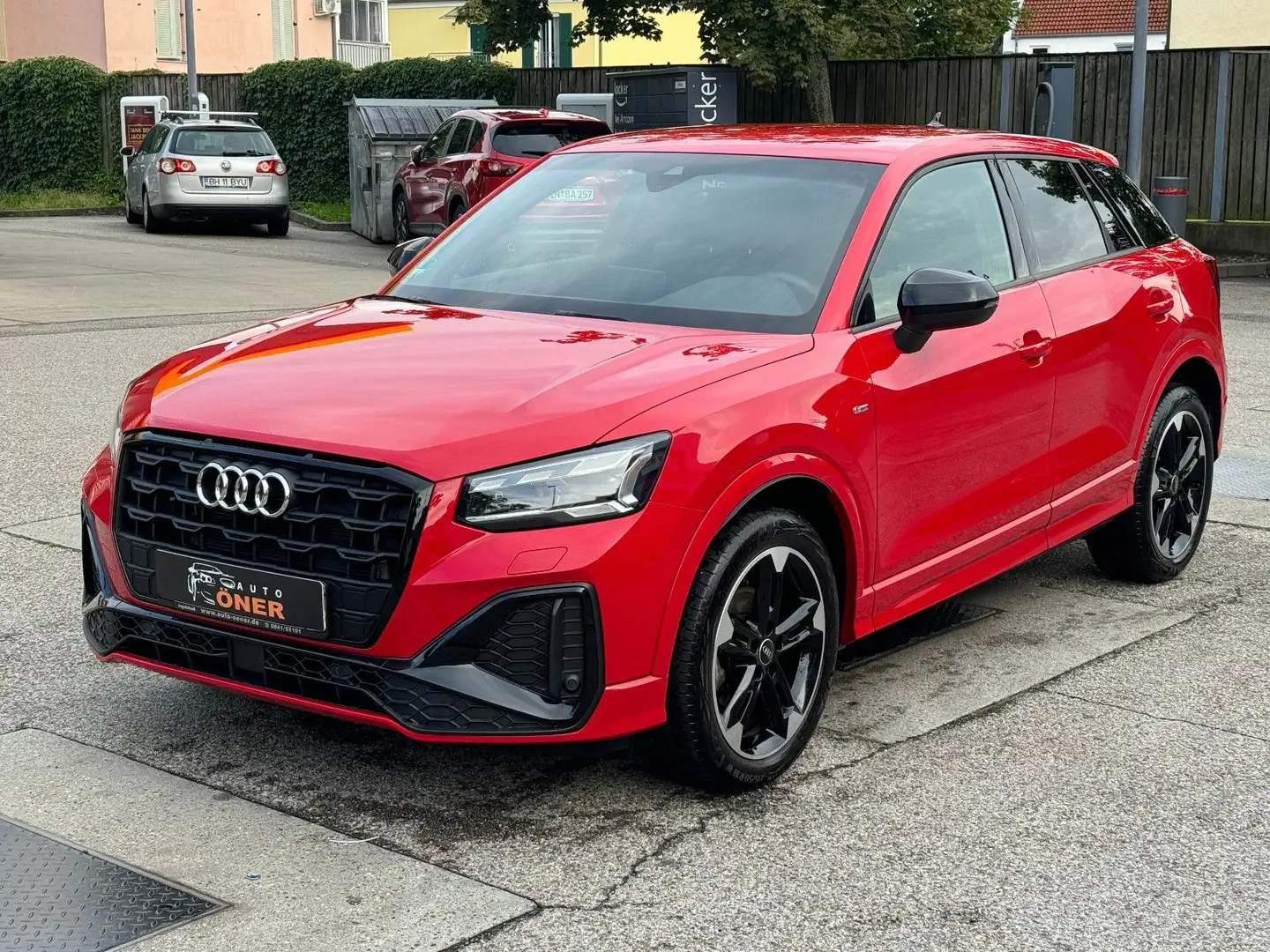 Audi Q2 35 TFSI Sline garantie bis 01/2029 Matrix AHK Rot - 2