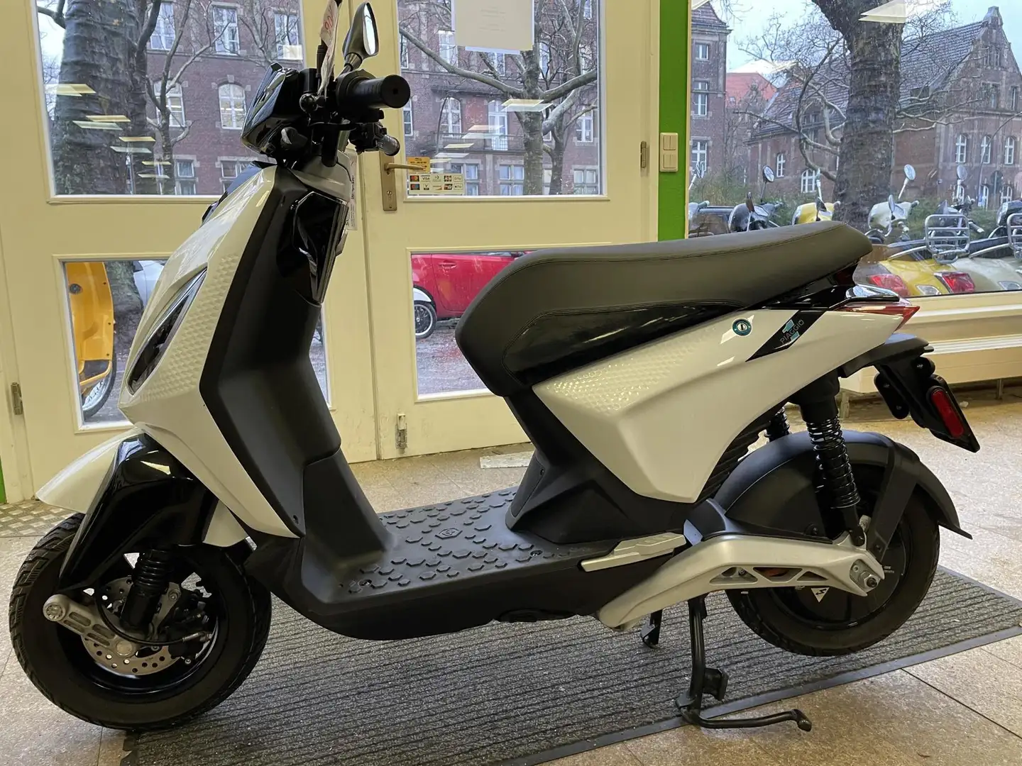 Piaggio 1+ E-Roller 45 Kmh e-Roller wie NEU e-Scooter Elek Blanco - 1