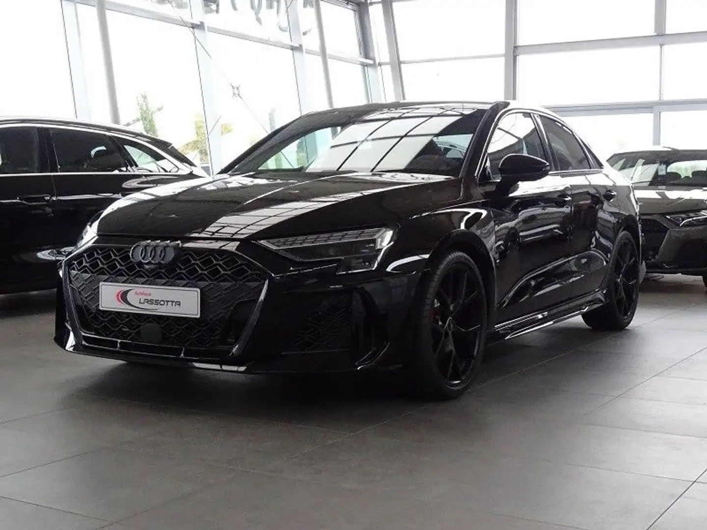 Audi RS3 Limousine 2.5 TFSI quattro -Designpaket Plus Schwarz - 1