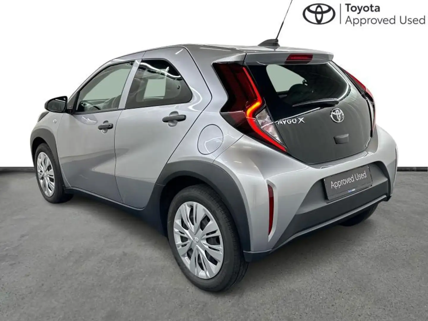 Toyota Aygo X X Plateado - 2