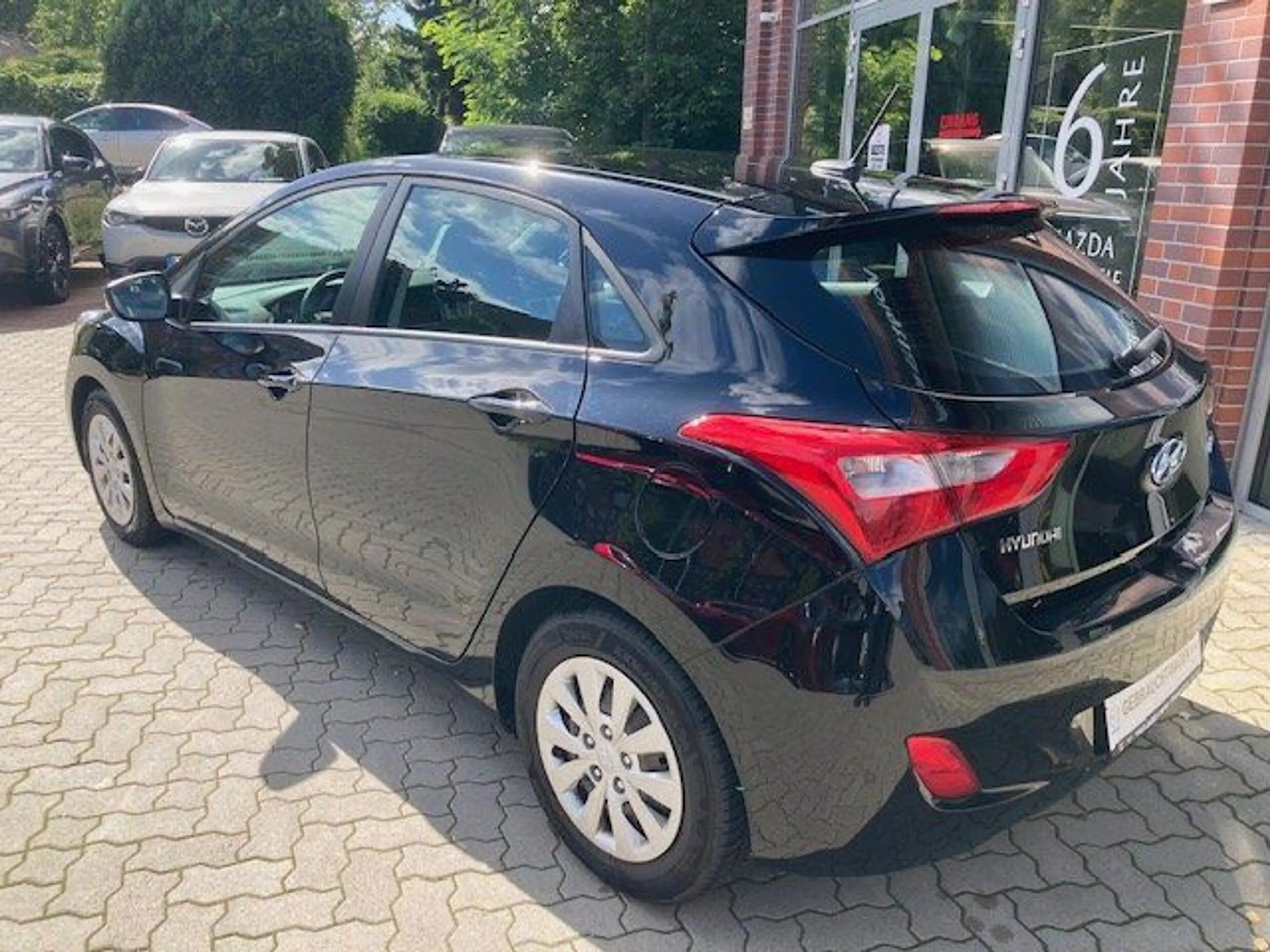 Hyundai i30 1.4i Kamera Navi Ganzjahresreifen Klima — photo 6