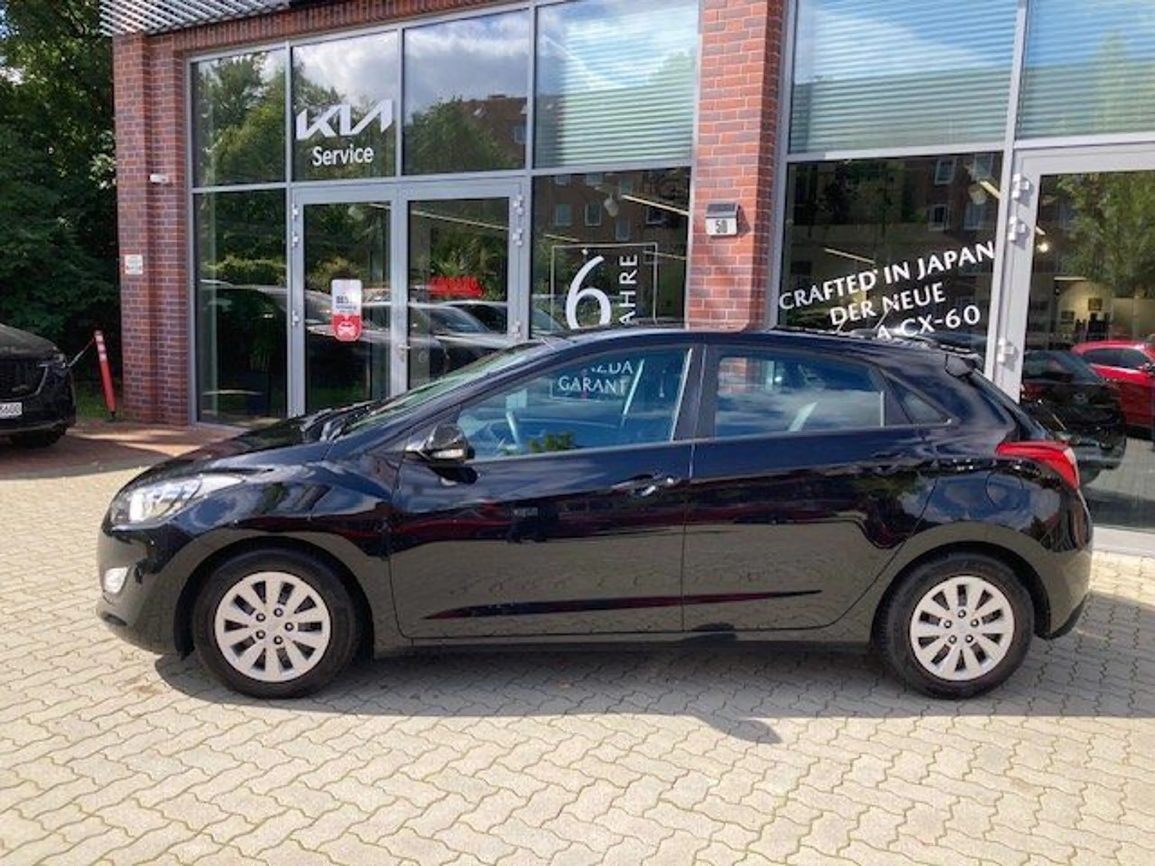 Hyundai i30 1.4i Kamera Navi Ganzjahresreifen Klima — photo 5
