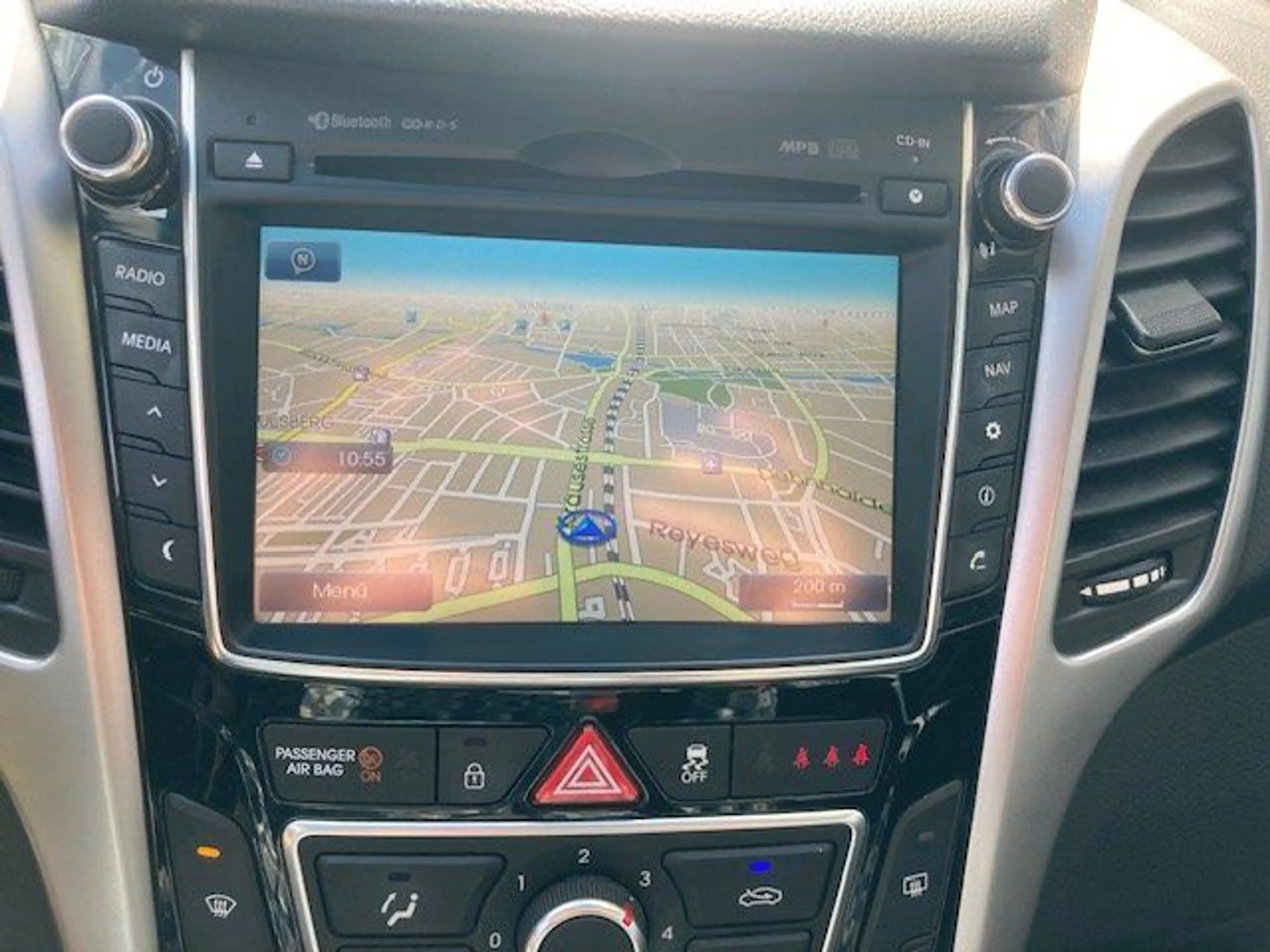 Hyundai i30 1.4i Kamera Navi Ganzjahresreifen Klima — photo 10