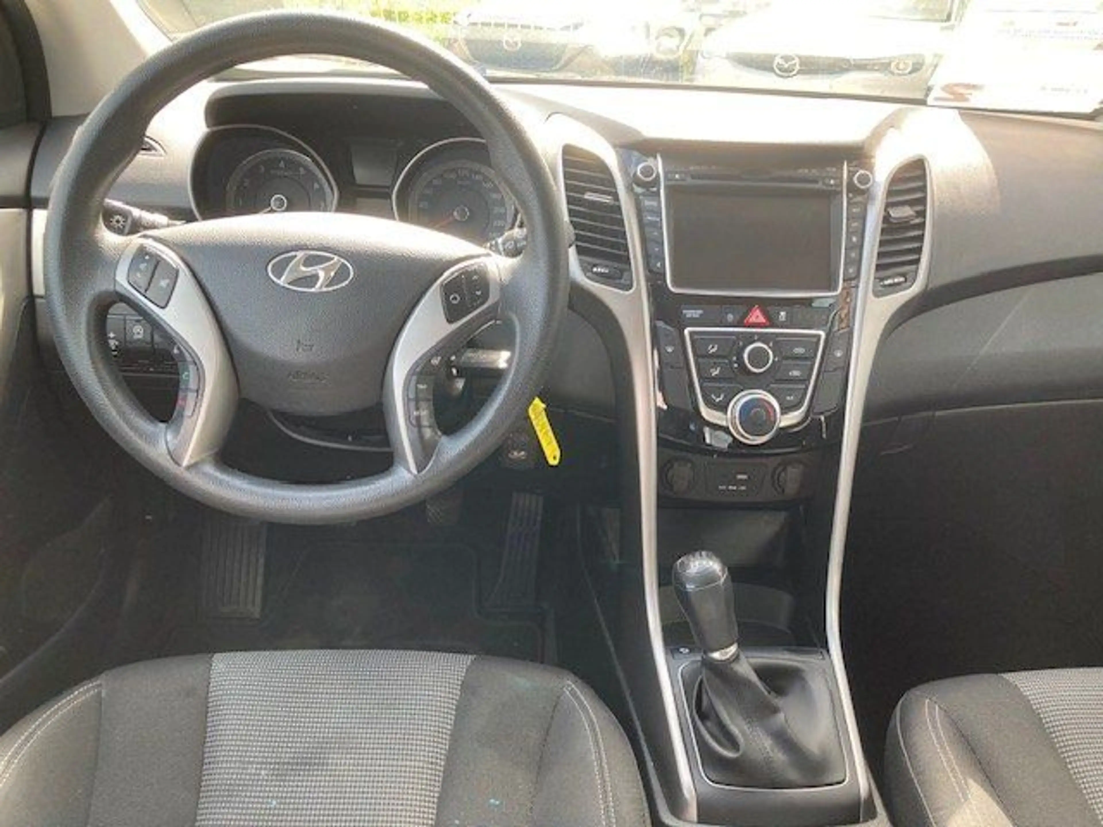 Hyundai i30 1.4i Kamera Navi Ganzjahresreifen Klima — photo 12
