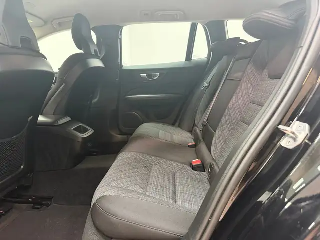 Volvo V60 view 11