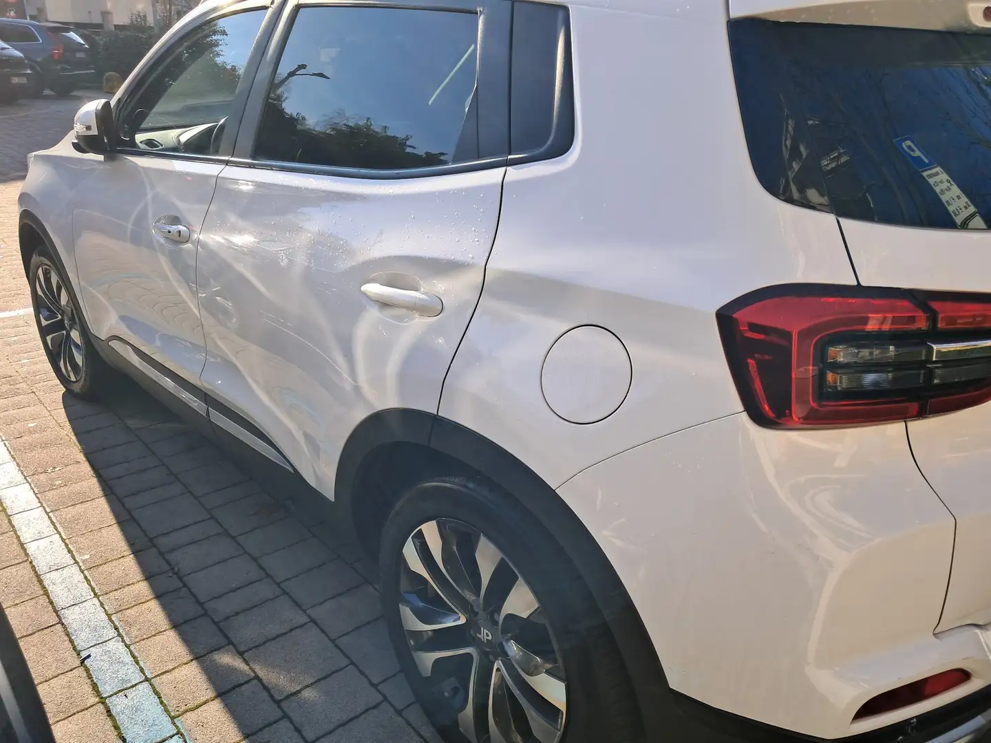 DR Automobiles DR4.0 Alb - 2