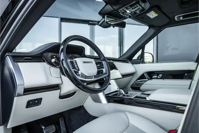 Land Rover Range Rover view 14