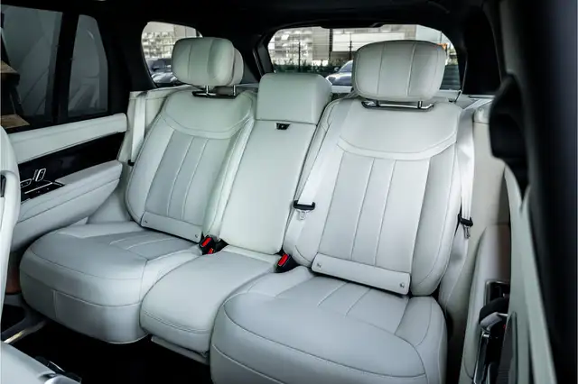 Land Rover Range Rover view 11