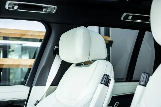 Land Rover Range Rover view 10