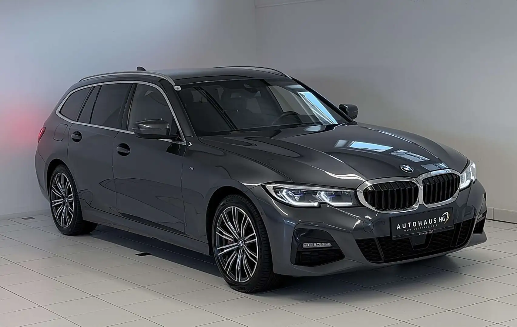 BMW 330 e PHEV xDrive Touring Aut. M-SPORT*LASER*AHK*HU... Grau - 2