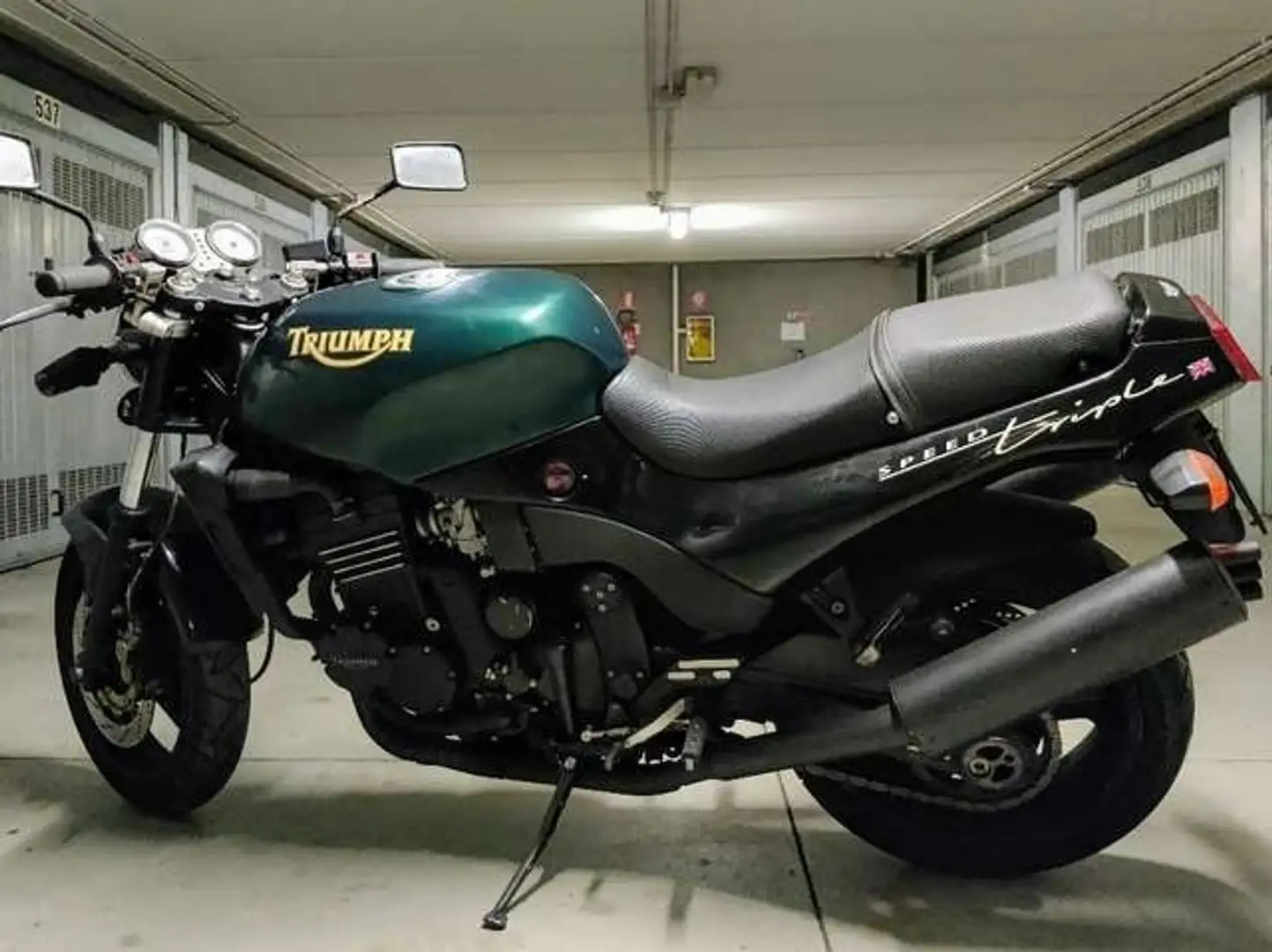 Triumph Speed Triple 900 Noir - 2