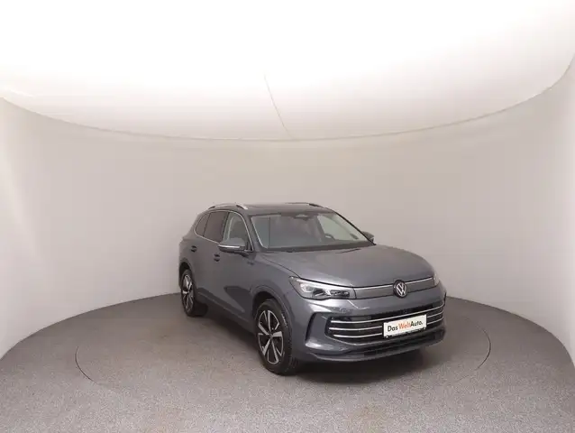 Volkswagen Tiguan view 2