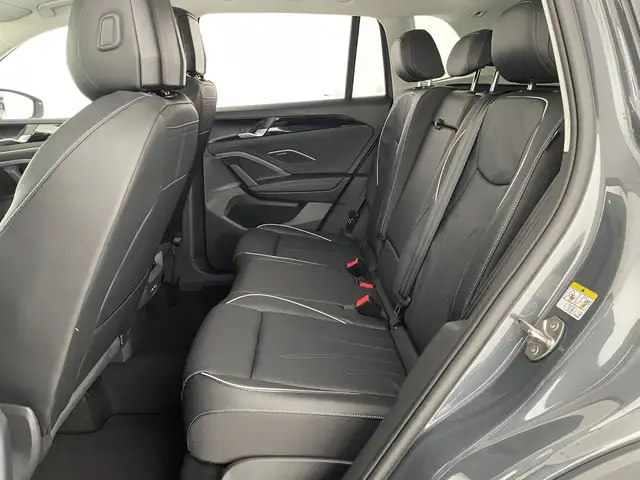 Volkswagen Tiguan view 12