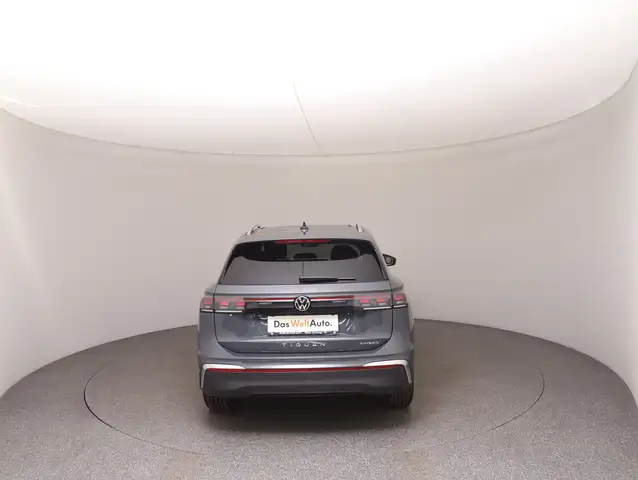 Volkswagen Tiguan view 6