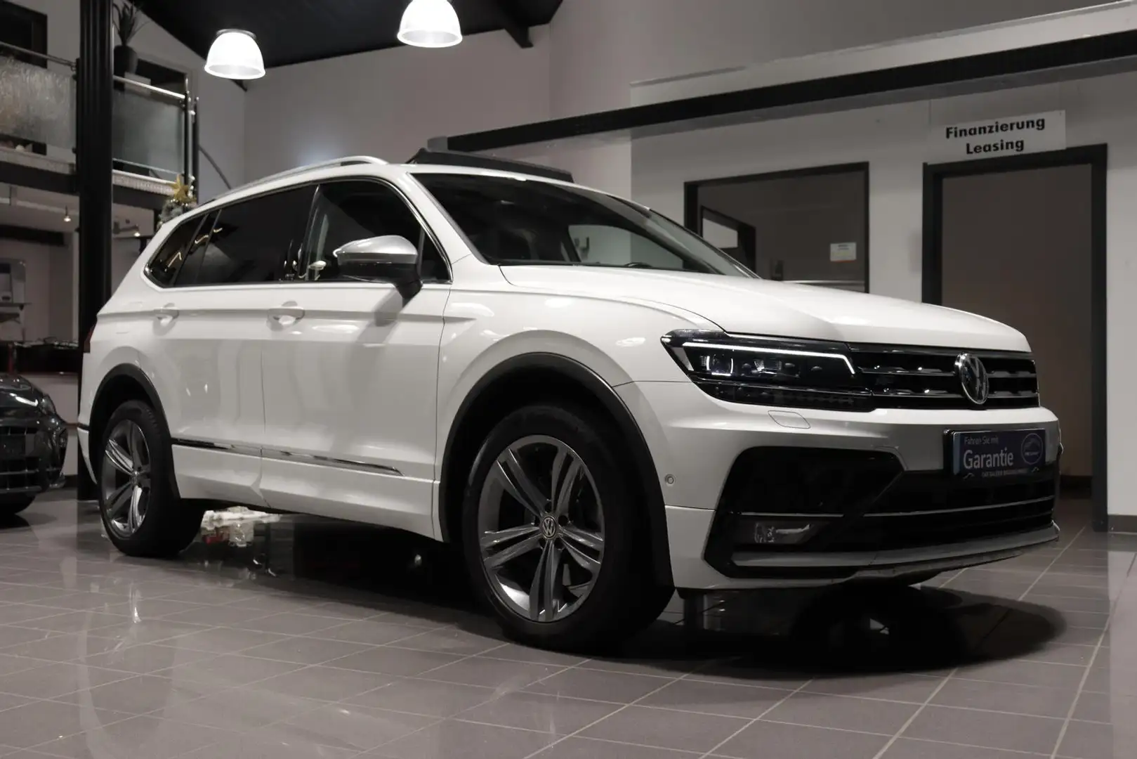 Volkswagen Tiguan Allspace 2.0 TDI 4Mot* R-LINE*7SITZ*AHK* Weiß - 2