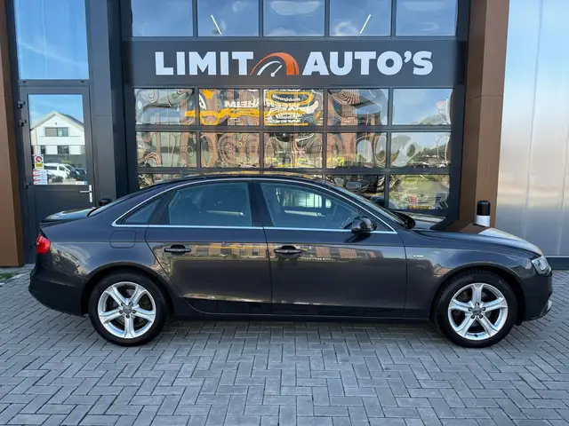 Audi A4 view 8