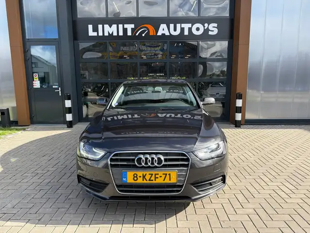 Audi A4 view 6