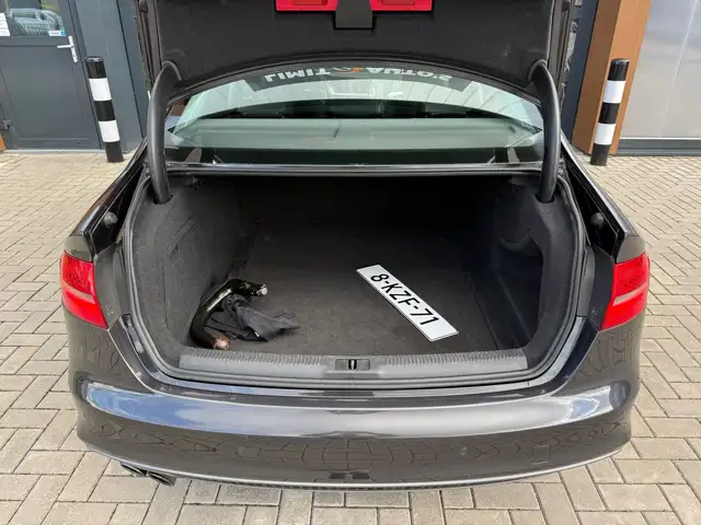 Audi A4 view 10