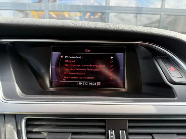 Audi A4 view 14